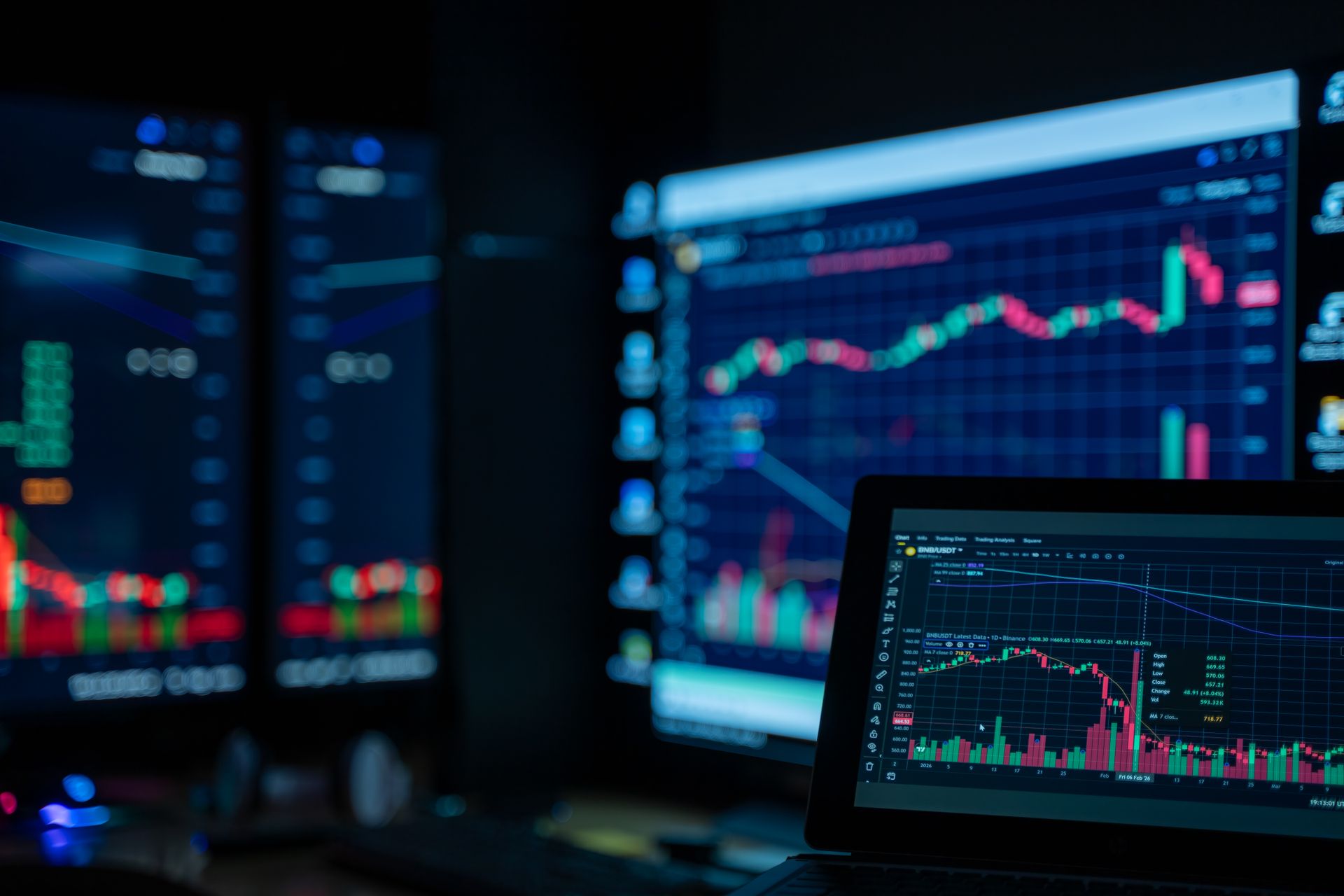 Excelsior mentors trading live on multi-screen terminals